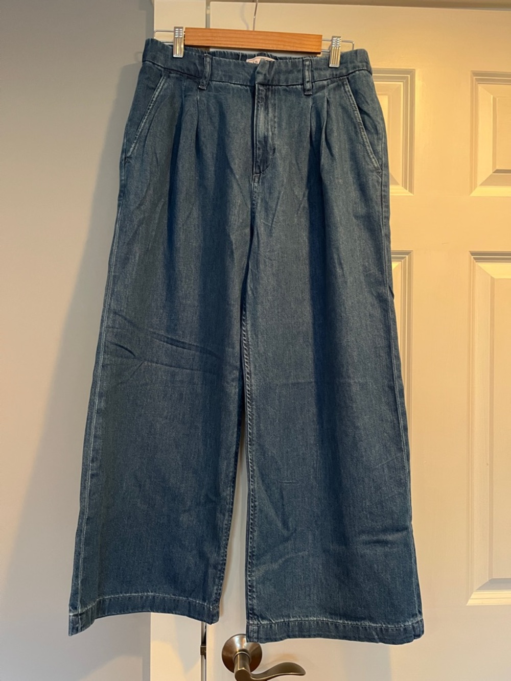 GAP Wide Leg Cropped Jeans in Dark Denim Blue